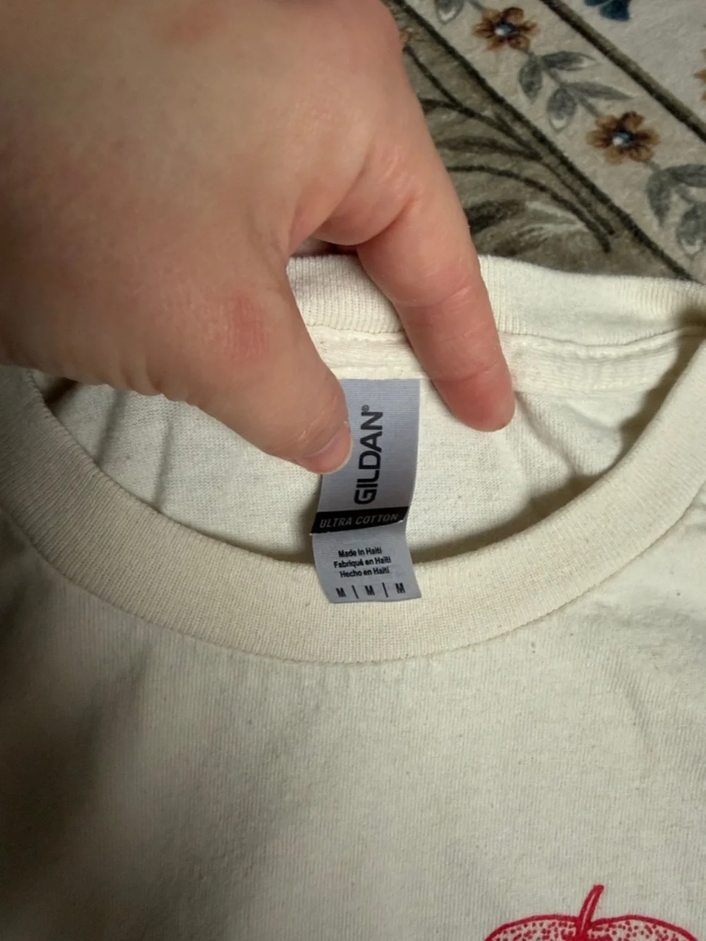 Gildan Cream Short Sleeve Tee with Red Apple Graphic Grid - Picture 3 of 3